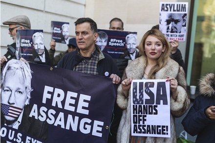 Bloomberg описал условия содержания Ассанжа в британской тюрьме