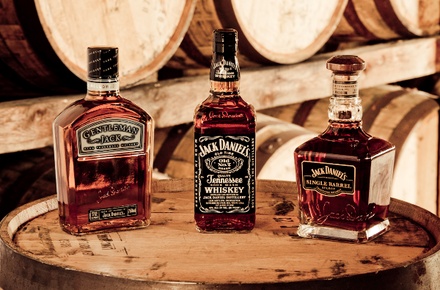 Производитель виски Jack Daniel's и водки Finlandia приостанавливает работу в России
