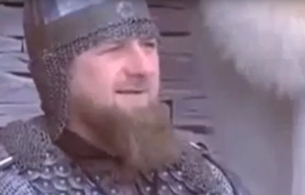 «Костюм русского богатыря» Кадырова оказался чеченским боевым облачением  
