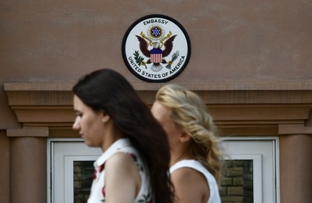 Очередь из желающих получить визу выстроилась у посольства США в Москве