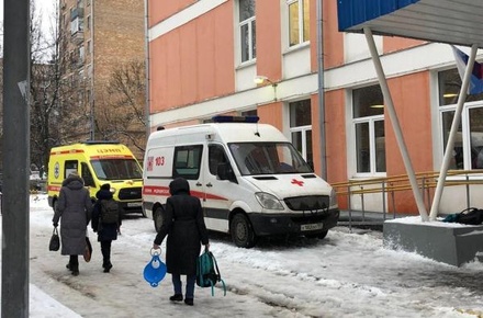 Родители учащихся лицея «Воробьёвы горы» в Москве сообщили о массовом отравлении детей 