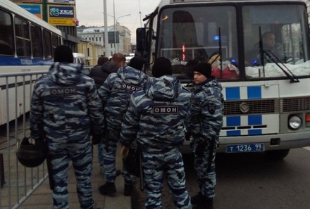 На второй за день несанкционированной акции в Москве задержали более 20 человек