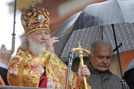 Патриарх Кирилл наградил Никиту Михалкова орденом Даниила Московского I степени