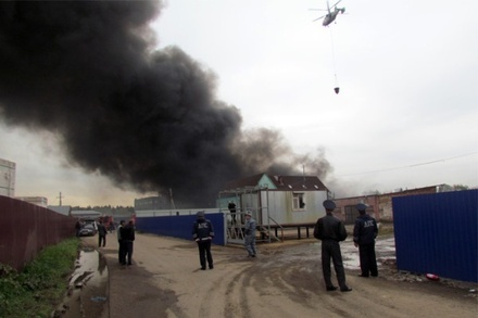 К тушению крупного пожара на Ленинградском шоссе привлекли вертолёты