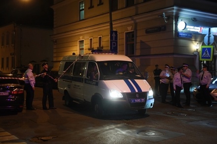 Жизни раненного в центре Москвы полицейского ничто не угрожает
