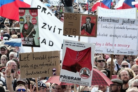 В Праге на акцию за отставку премьера Чехии вышло 250 тысяч человек