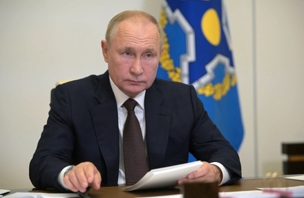 Владимир Путин сообщил о заболевших COVID-19 в его окружении 