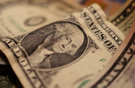 Средневзвешенный курс доллара вырос на 41 копейку