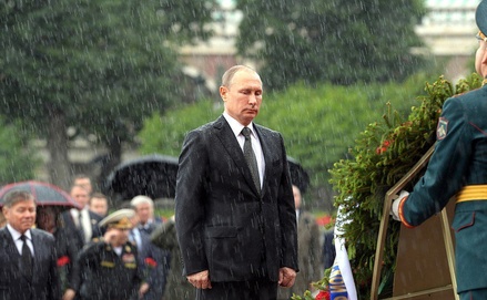 Путин объяснил, почему не воспользовался зонтом у Могилы Неизвестного Солдата