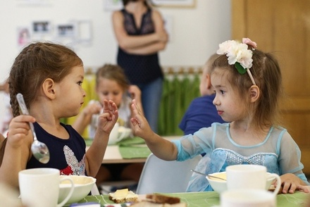 Роспотребнадзор выявил причину заболевания детей в детских садах Москвы
