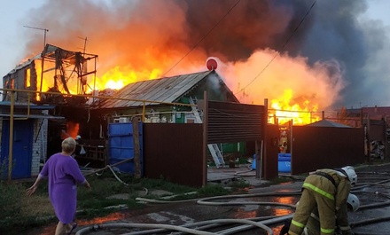 В Самаре ликвидирован пожар, охвативший 10 домов