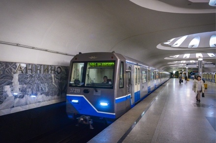 На станции метро «Аннино» человек погиб после падения на пути