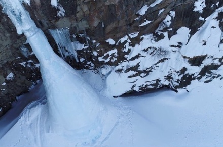 На Камчатке ледяная глыба обрушилась на группу отдыхающих