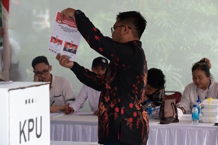 Число умерших от усталости при подсчёте голосов на выборах в Индонезии достигло 92
