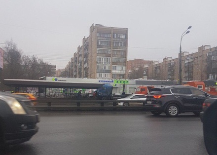 Грузовик въехал в пешеходный переход на севере Москвы