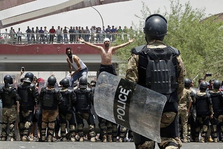 Демонстранты в Ираке захватили заложников на оперируемом Лукойлом месторождении
