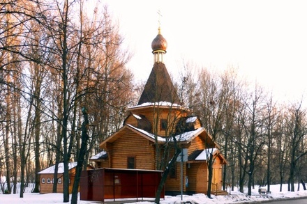 На северо-западе Москвы загорелся деревянный храм