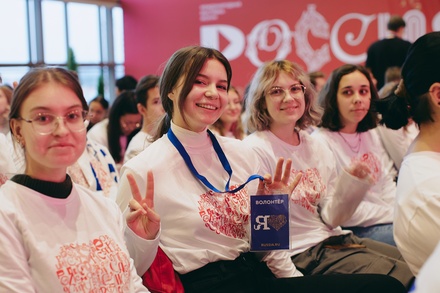 Московские волонтёры провели около 90 тысяч смен на выставке «Россия» 