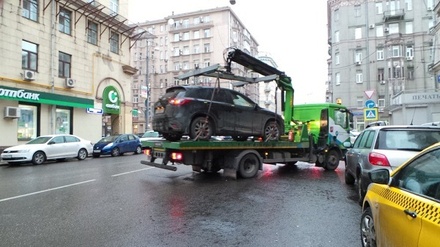 В Москве с 2019 года подорожает эвакуация неправильно припаркованных автомобилей