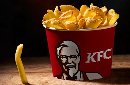 KFC приостановила продажу картофеля фри и по-деревенски больших и средних размеров