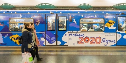 Первые тематические новогодние поезда вышли на линии московского метро