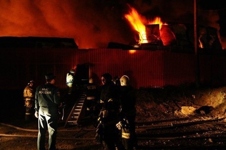 Крупный пожар произошёл в торговом центре на Ямале