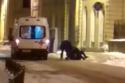 Полиция Петербурга не стала задерживать напавшего на медиков пациента