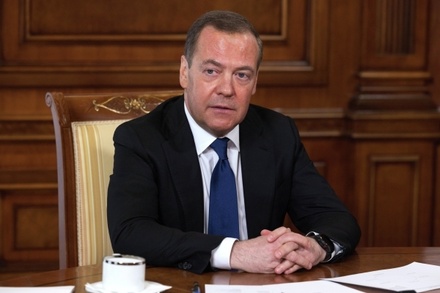 Дмитрий Медведев призвал создать «защитный коридор» на Украине