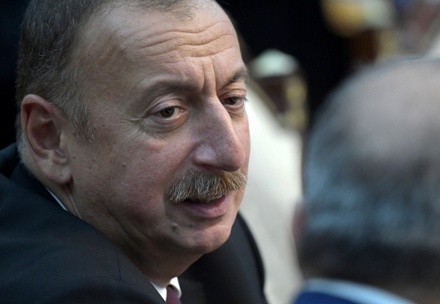 Ильхам Алиев приказал провести в Азербайджане внеочередные выборы президента