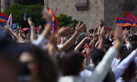 Требующие отставки мэра Еревана демонстранты ворвались в здание горадминистрации