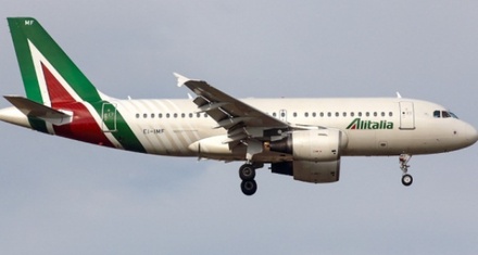 Авиакомпания Alitalia отменила 325 рейсов из-за массовых забастовок