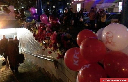 У станции метро «Октябрьское поле» закончилась акция памяти убитой девочки