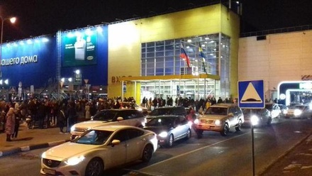 Из ТЦ «Мега Белая Дача» эвакуировали покупателей и персонал