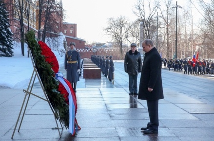 Путин возложит венок к Могиле Неизвестного Солдата у Кремлёвской стены