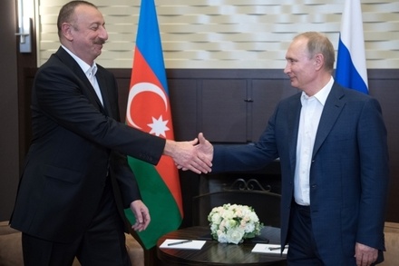 Путин поздравил Алиева с переизбранием на пост президента Азербайджана