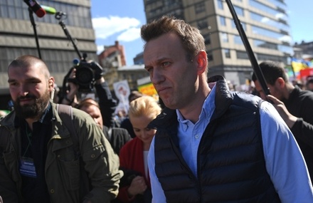 Полиция увела Алексея Навального с митинга против сноса пятиэтажек в Москве