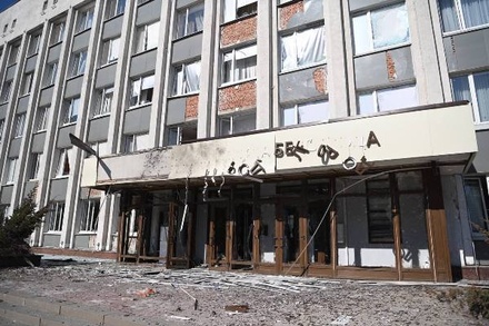 Дрон врезался в здание администрации Белгорода