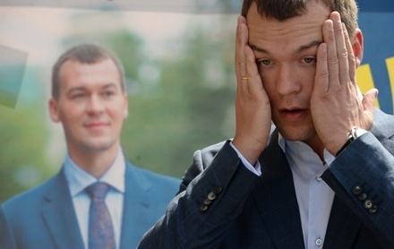 Депутат Дегтярев назвал предложившего ему сдать мандат сенатора троллем