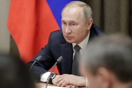 Владимир Путин запретил смартфоны без российских приложений