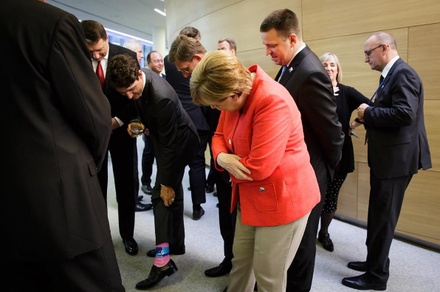 Меркель восхитилась носками канадского премьера
