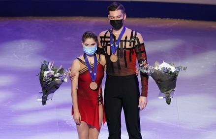 Мишина и Галлямов выиграли золото чемпионата мира по фигурному катанию