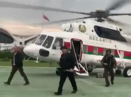Александр Лукашенко прилетел во Дворец Независимости на вертолёте