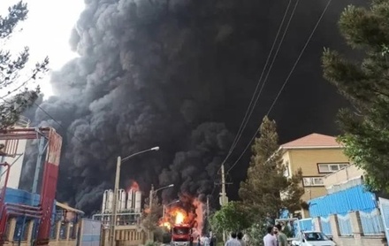 В Иране на химзаводе произошли крупный пожар и взрывы