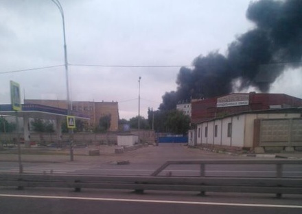 Один человек пострадал при пожаре на АЗС в Москве