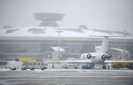 СМИ: Из-за снегопада в Москве задержали 75 авиарейсов