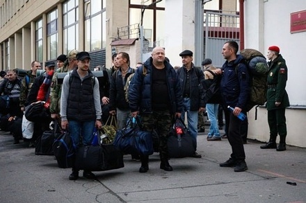 В Совфеде заявили, что повестки в военкомат должны вручать лично