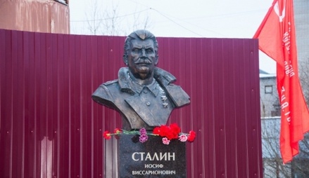 В Архангельске открыли установленный возле СИЗО памятник Сталину