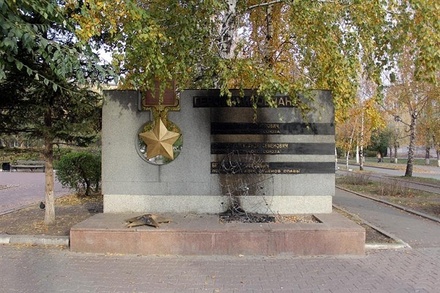 В Красноярске вандалы осквернили памятник героям Великой Отечественной войны