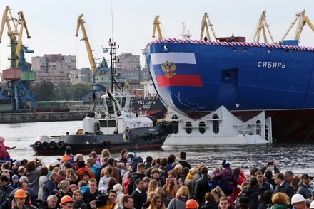 В Петербурге спустили на воду корпус мощнейшего в мире ледокола