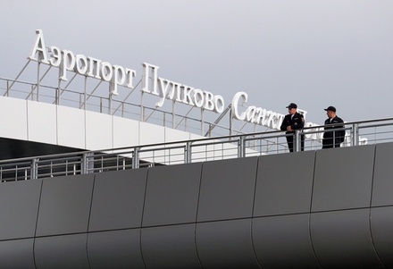 В аэропорту Пулково задержали рейс из-за дебошира